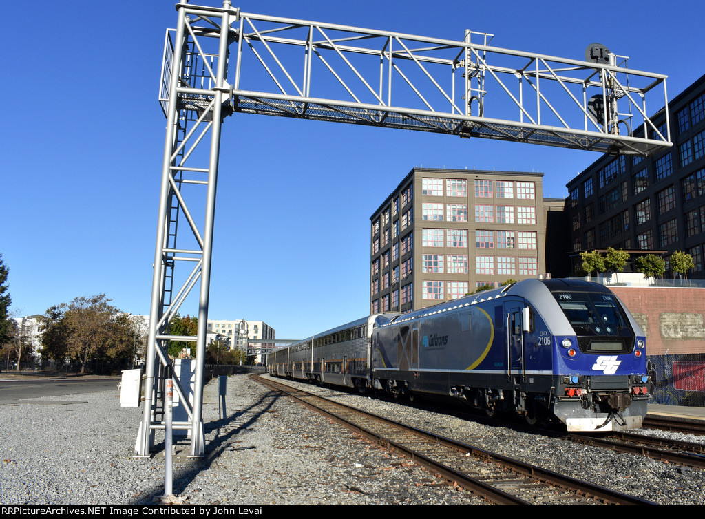 Amtrak Train # 527 departing Oakland Jack London Square 